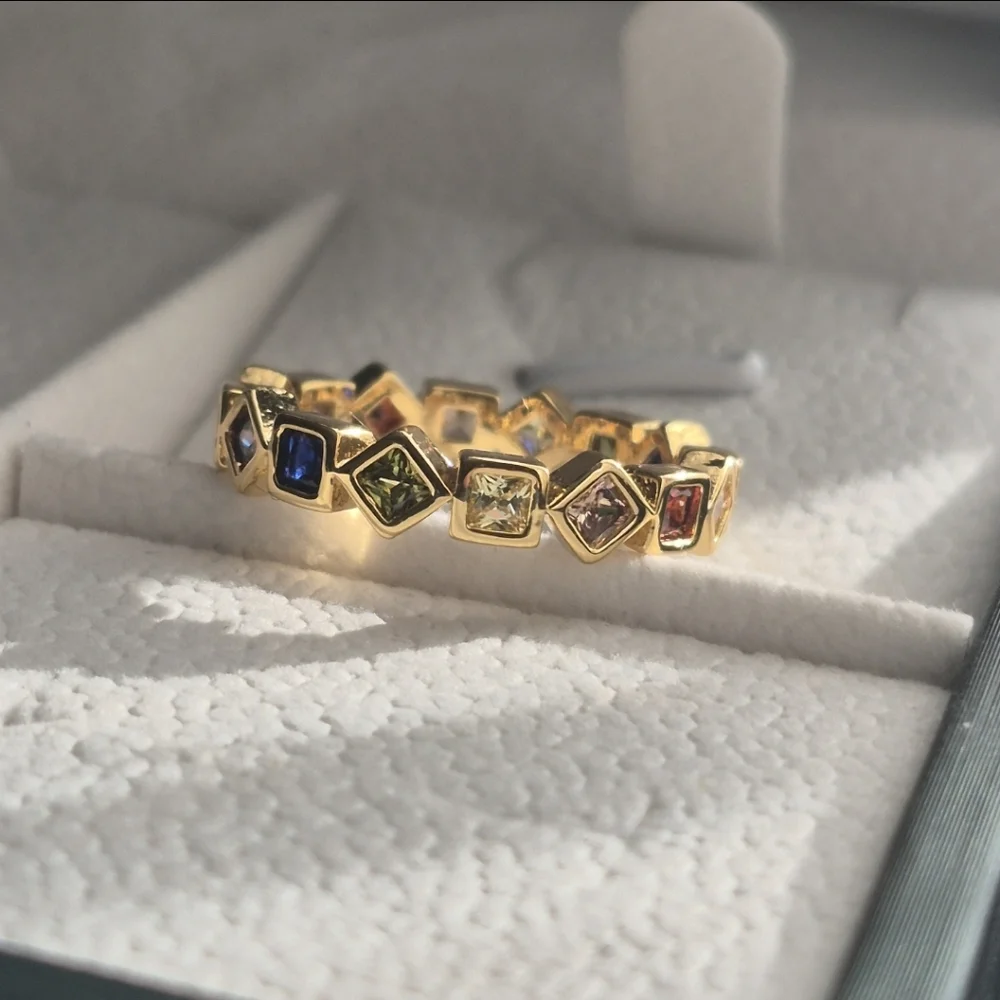 Elegant Gold Ring Size 7 - Picture 2 of 5
